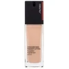 „Shiseido Synchro Skin Radiant Lifting“ skystas makiažo pagrindas, 160 Shell SPF 30, 30 ml