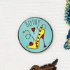 Bothy Threads Needle Minder "Sewing Shoe" XA19 4x4 cm