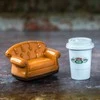 Mad Beauty Friends Sofa and Cup Lūpų balzamas