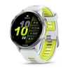 Išmanusis laikrodis Garmin Forerunner 970, su titano ir baltojo akmens korpusu bei baltojo akmens / permatomu ryškiai geltonu dirželiu