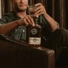 18.21 Man Made Wash Spiced Vanilla daugiafunkcė priemonė vyrams 3in1: šampūnas, kondicionierius ir kūno prausiklis viename, 530 ml