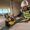Akumuliatorinis diskinis pjūklas „DeWalt FlexVolt DCS520T2R“, 54 V, su 2 × 6,0 Ah akumuliatoriais, įkrovikliu ir 1,5 m kreipiančiąja liniuote