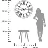 Atmosphera Retro stiliaus kabantis laikrodis su romėniškais skaitmenimis, metalinis ciferblatas idealiai tinka minimalistiniam interjerui