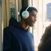 APPLE Beats 360 ausinės per ausis – „Sky“ spalvos su „Sky Performance Knit“ ausų pagalvėlėmis