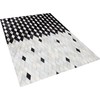 Beliani Odos skiautės kilimas 140 x 200 cm juoda ir balta MALDAN