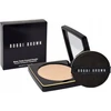 Bobbi Brown Sheer Finish Pressed Powder kompaktinė pudra, atspalvis: Soft Sand, 9 g