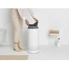 Brabantia Skalbinių dėžė 35l. balta su juodu dangčiu
