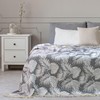 Lovatiesė Tropical Leaves DecoKing 260 × 280 cm, pilka ir balta