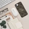 Guess PU 4G Metal Logo Apple iPhone 16e dėklas telefonui rudos spalvos