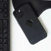 Telforceone „iPhone 17“ dėklas su anglies pluošto logotipu, juodas