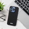DKNY DKHCP15S3DRPWK Apple iPhone 15 14 13 6.1″ juodos spalvos kietas dėklas 3D Rubber Repeat Pattern