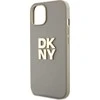 DKNY DKHCP15MPBSWSE Apple iPhone 15 Plus 6.7" smėlio spalvos kietas dėklas su riešo dirželiu ir standartiniu logotipu.
