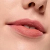 „Essence Cosmetics“ lūpų blizgiklis „Blur Soufflé Labial Mate Cremoso 02-Spice“ – 6 ml