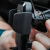 Fixed FIXED Iconiq Uniwersalny uchwyt automobilinis su mocowaniem do kratki, juoda