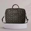 Guess 4G Peony Front Pocket Zipper Triangle Logo Nešiojamas kompiuteris Bag 16" - Juodas