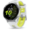 Išmanusis laikrodis Garmin Forerunner 970, su titano ir baltojo akmens korpusu bei baltojo akmens / permatomu ryškiai geltonu dirželiu
