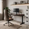 Jan Nowak Elektrinis reguliuojamo aukščio rašomasis stalas su stalčiumi ir belaidžiu Qi įkrovikliu, juodas/riešutmedis, 1600 mm: ELLIS (5907367514810)