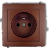 Karlik DECO Vienvietis lizdas su 2P+Z rudos spalvos metaliniu 9DGP-1z