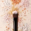 Laura Mercier Secret Brightening Powder pędzel do pudru rozświetlającego