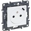 Legrand USB-C įkroviklis su vienu lizdu Niloe Step 863138 lizdas su įžeminimu su sklendėmis C tipo įkroviklis 1,5A baltas
