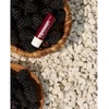 Nivea „Bridgerton Edition Kate&Anthony“ maitinamieji lūpų dažai „Blackberry Pie“ 4,8 g
