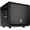 THERMALTAKE Core V1 Mini-ITX Case 2x USB 3.0 ir 1x HD Audio I/O jungtis viršuje, vienas iš anksto įdiegtas 200 mm ventiliatorius