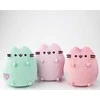 Pusheen - pliušinis talismanas 18 cm (pastelinė rožinė)