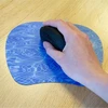 Q-Connect Ergonomiška belaidė vertikali 6 mygtukų pelė su baterijomis dešiniarankiams Juoda (KF15116)