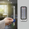 QOLTEC 52442 Kodinė spyna RHEA su RFID skaitytuvu Kodų kortelės rakto pakabukas Durų skambutis IP68 EM