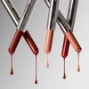 „Rom&nd WIBO_Lipteaser Plump& Shine“ lūpų balzamas su blizgiomis dalelėmis, 02 Chilli Glaze, 1,5 g