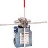 Telemecanique Sensors „Schneider Electric“ ribinis jungiklis 2x2R uždelstas, poslinkis metalinis skersinio strypo svirtis (XCKMR54D1H29)