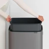 Šiukšliadėžė Brabantia atliekų rūšiavimui su mygtuku ruda
