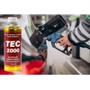 TEC2000 kuro priedo skardinė degalinės fone