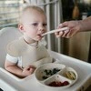 Baby Ono BabyOno seilinukas silikoninis užsegamas kreminis 1639/04