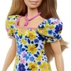 Barbie Barbė madistė, serganti Dauno sindromu ir dėvinti spalvingą suknelę