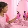 Mattel BARBIE DELUXE FASHIONISTAS lėlė protezuota koja (HYV26)