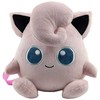 Cyp Brands POKEMON - Jigglypuff - pliušinis žaislas - kuprinė 35cm