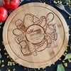 Apvali bambukinė pjaustymo lentelė "Mamos virtuvėje gaminama su meile"