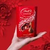 "LINDT LINDOR" pieninio šokolado rutuliukai, 200g