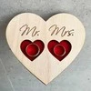 Medinis graviruotas padėkliukas vestuviniams žiedams "Mr ir Mrs"