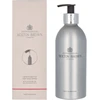 Molton Brown Fiery Rožinė Infinite Pepper Bath &amp; Dušo želė dušo želė, 400 ml