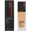 Shiseido „Synchro Skin“ gaivinantis skystas makiažo pagrindas, 320 Pine SPF30, 30 ml