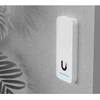 „Ubiquiti UniFi Access“ antros kartos kompaktiškas vidinis/išorinis skaitytuvas organizacijoms su integruotu pasveikinimo garsiakalbiu ir LED blykste.