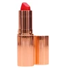 Charlotte Tilbury „Hot Lips Matte Kreminis“ lūpų dažai „Tell Laura“ 3,5 g