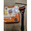 Gillette skutimosi peiliukai Fusion 5 su įkrovikliu 4 vnt.