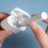 AirPods dėklo valymo įrankis veiksme