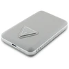 „Guess“ grūdėto trikampio formos išorinė baterija su „MagSafe“ 5000mAh 15W USB-C - rusvai gelsvas
