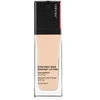 „Shiseido Synchro Skin Radiant Stangrinamasis“ skystas makiažo pagrindas, 130 Opal SPF 30, 30 ml