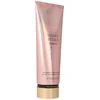 Victoria Secrets Victoria`s Secret Velvet Petals blizgus kūno losjonas 236 ml