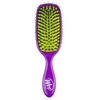 Wet Brush Wet The Detangling That Brings Out Your Hair's Natural ShinePerfect For Use with Dry ShampooWorks Wonders on All Hair TypesMeet the Shine EnhancerFor shiny, happy, healthy hairThe key to beautiful, shiny hair is in the brush. Our Shine Enhancer is made from 100% Natural Boar and exclusive IntelliFlex® bristles. It gently detangles while it spreads your hair's natural oil, creating vibrant luster and shine. It also works great for evenly distributing dry Šampūnas. Versatility never looked so goo